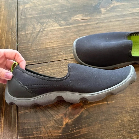 Crocs Women's Duet Busy Day Skimmer Black/Graphite Slip On Shoe Size 7 GUC - Picture 7 of 10